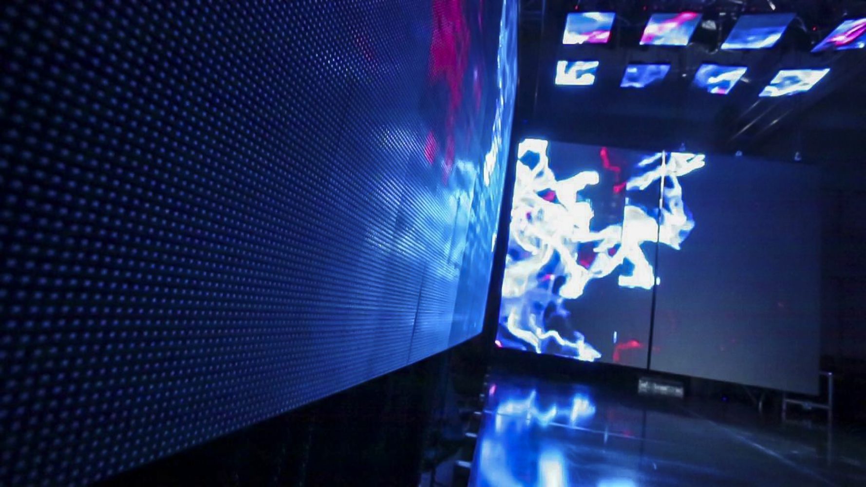 Robo Arm & LED Screens - iProfi
